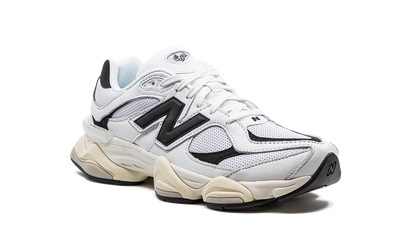 9060 White Black